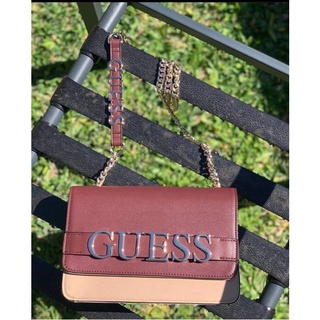 GUESS BRAND ตัวกระเป๋าเป็นวัสดุหนังเรียบ