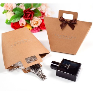 ภาพขนาดย่อของภาพหน้าปกสินค้าพร้อมส่ง กล่องของขวัญ กล่องขนม กล่องกระดาษ ของขวัญ ของแต่งงาน ของชำร่วย จากร้าน ratchakornnn บน Shopee