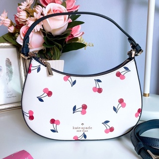 🎀 (สด-ผ่อน) กระเป๋าสะพาย 9.5 นิ้ว สีขาวครีมลายเชอรี่ K6045 KATE SPADE Staci Dancing Cherries Printed Crossbody