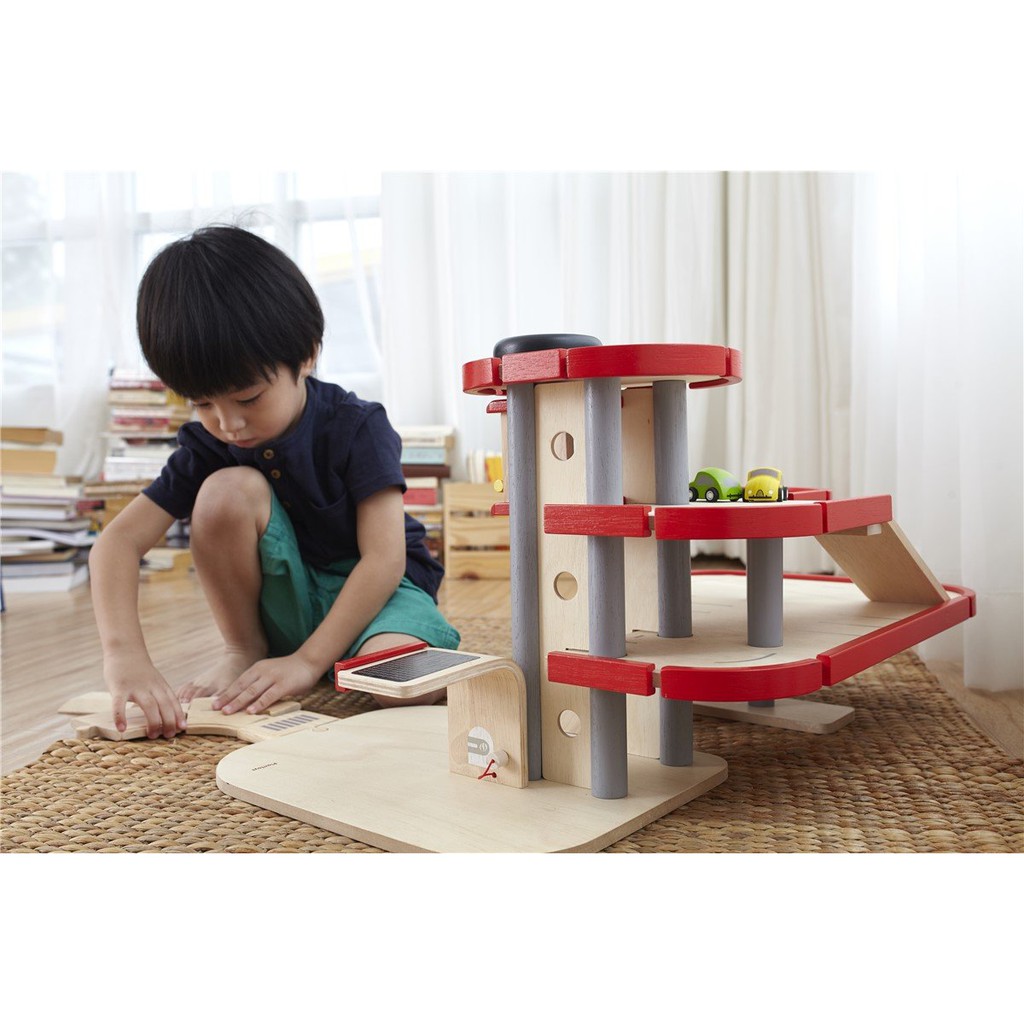 ของเล่นไม้-plantoys-ของเล่นเสริมพัฒนาการ-อาคารที่จอดรถ-ลานจอดรถ-แปลนทอยส์-3ปี