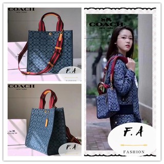 【พร้อมส่ง】 F.A ว่าแท้100% COACH 3663 Chambray Chambray Youth Butot TOTE 22 Small Crossbody Bag กระเป๋าสะพายข้างผู้หญิง