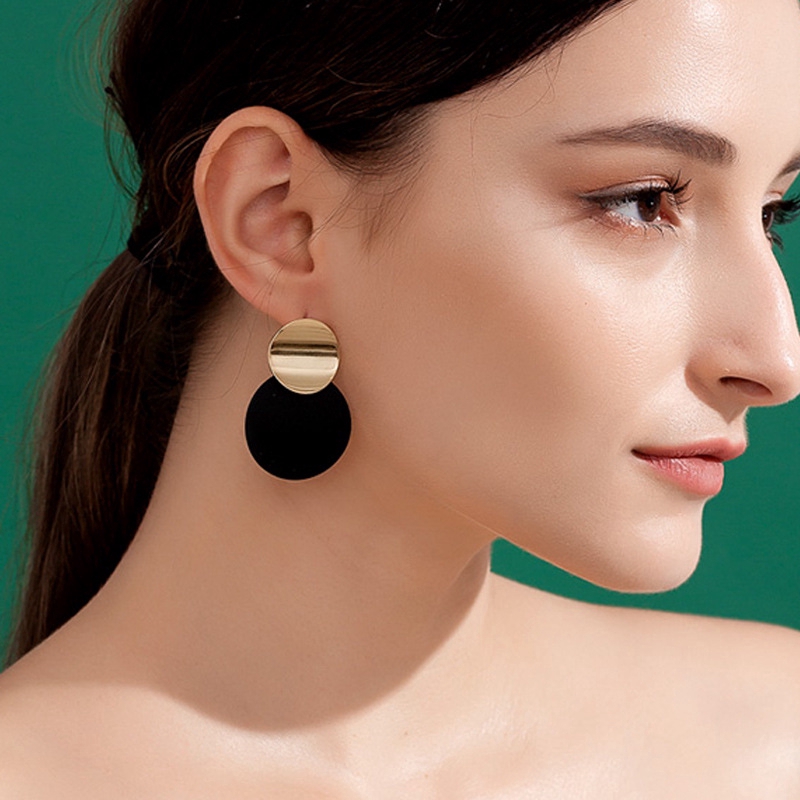 ภาพหน้าปกสินค้าFashion Geometric Round Gold Silver Black Earrings,Temperament Discs Cute Metal Earrings