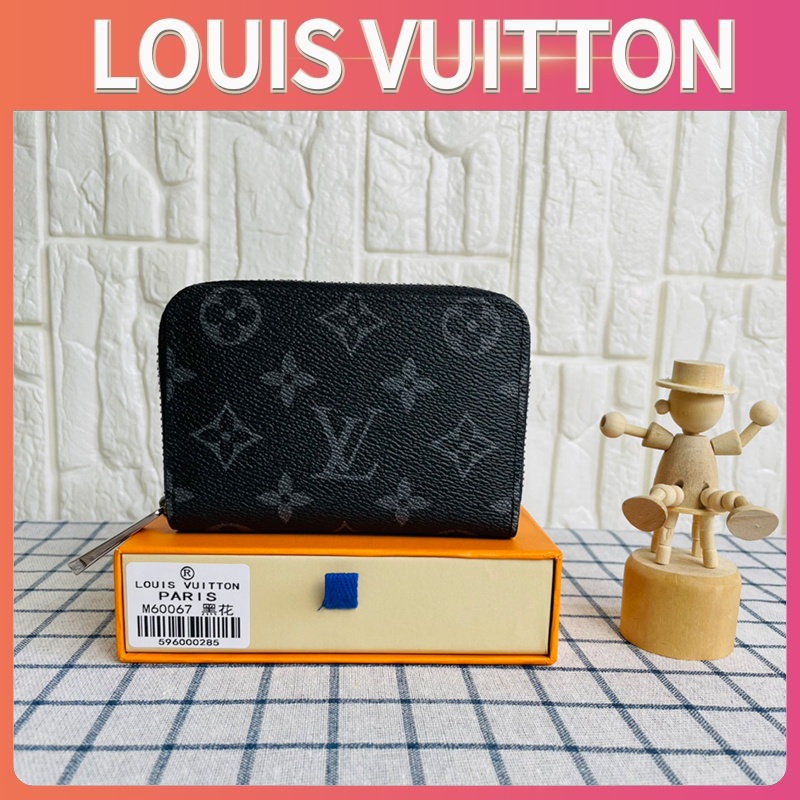 ภาพหน้าปกสินค้ากระเป๋าสตางค์ Louis Vuitton M60067 กระเป๋าสตางค์ LV กระเป๋าสตางค์ผู้หญิงกระเป๋าสตางค์ใบสั้น จากร้าน vlxyotzky0 บน Shopee