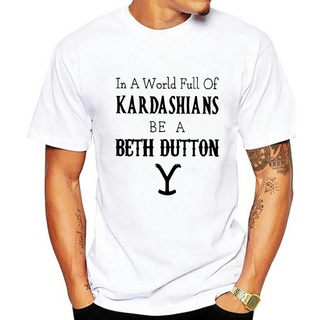 เสื้อยืดพิมพ์ลายแฟชั่น เสื้อยืด พิมพ์ลาย In A World Full of Kardashians Be A Beth Dutton สําหรับผู้ชาย