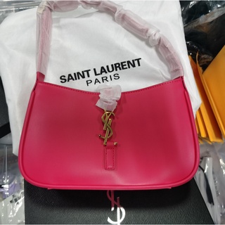 ภาพหน้าปกสินค้าใหม่ SAI*T LAURENT MONOGRAM HOBO BAG 2022 ซึ่งคุณอาจชอบสินค้านี้