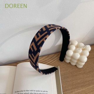 Doreen ที่คาดศีรษะปีกกว้างพิมพ์ลายตัวอักษรสไตล์เกาหลีสําหรับผู้หญิง
