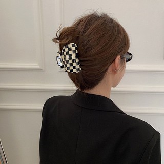 ภาพขนาดย่อของภาพหน้าปกสินค้าTinytreetown - Gingham black and white hairclip จากร้าน tinytreetownofficial บน Shopee