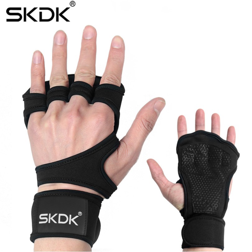 ภาพหน้าปกสินค้าถุงมือฟิตเนส STRAPS Leather Grip pads & Strap SKDK หนังกลับ สแต๊ป หนัง หนังวัว หนังแท้ รัดข้อมือ ถุงมือ เซพข้อ1คู่