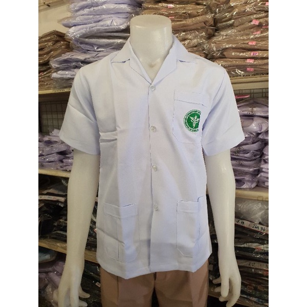 ภาพหน้าปกสินค้าเสื้อสาธารณสุข ผู้ชาย สีขาว แบบปักตรา เสื้อกาวน์ พยาบาล งานอนามัย งานป้ายแก้วฟ้า