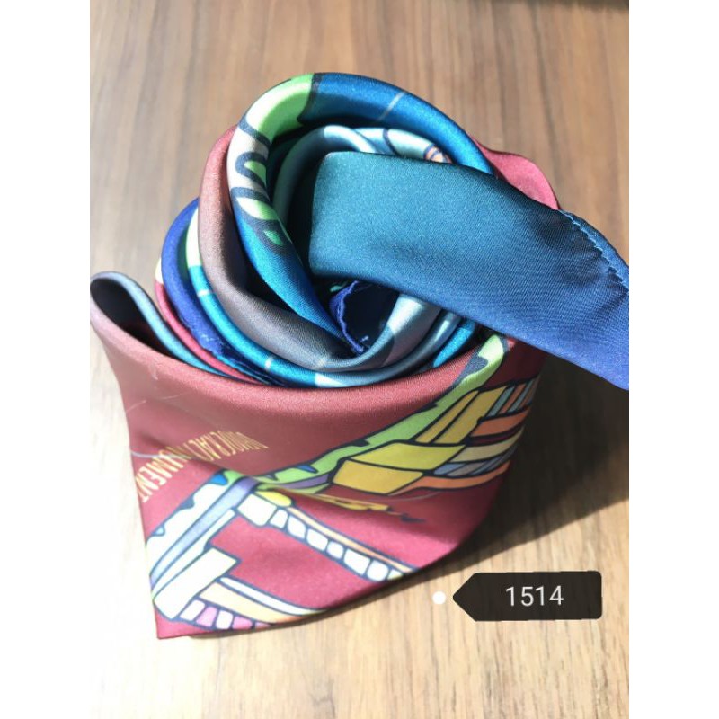 ผ้าพันคอ-ผ้าคลุมไหล่-พิมพ์ลายมีสไตล์ไม่เหมือนใคร-aora-design-scarf-ขนาด-100-x-100-cm-limited-edition-no-s1001514