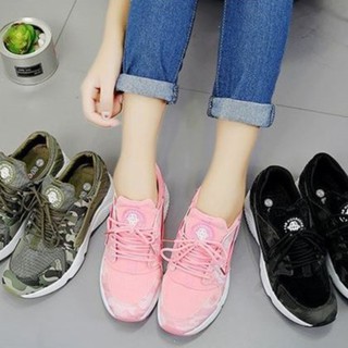 ภาพหน้าปกสินค้าSABAI FASHION💥เช็คสินค้าก่อนสั่งซื้อค่ะ** รองเท้าแฟชั่นผู้หญิงทรงสปอร์ตสไตล์เกาหลี L28 มี 3 สีให้เลือก ซึ่งคุณอาจชอบสินค้านี้