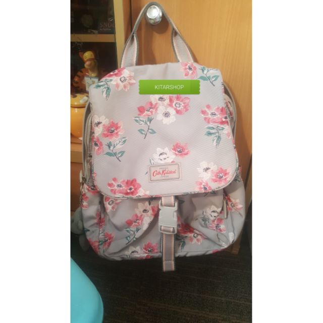 กระเป๋าเป้Cath kidston สีเทา ลายดอกชมพู ของแท้มือสองสภาพใหม่ค่ะ ...