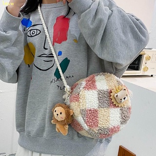 คะนอง🍒Small bag women 2022 new all-match messenger bag cute heart lamb wool กระเป๋ากลมเล็ก