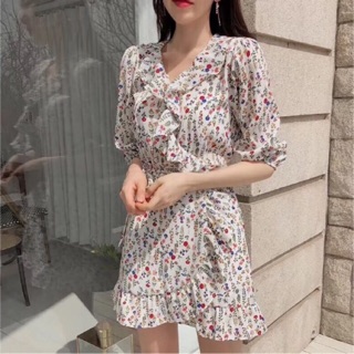 🌷Floral Mini Dress🌷 ชุดมินิเดรสทรงป้ายหน้าพันเอวสุดฮอต เนื้อผ้าชีฟองพิมพ์ลายดอกไม้ รุ่นนี้น่ารักตะมุตะมิมากค่ะ มีซับใน