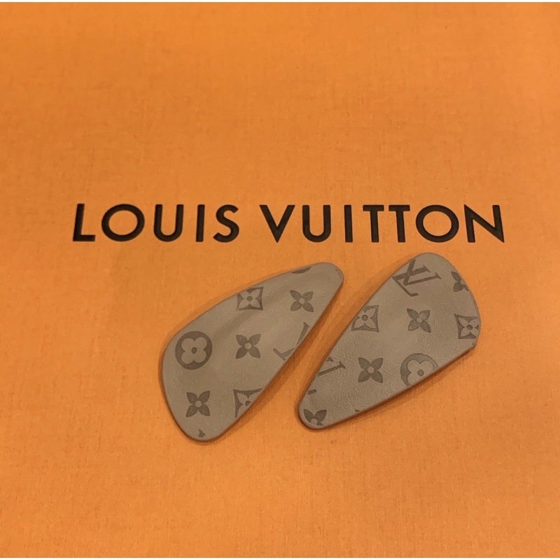 กิ๊บติดผมแบรนด์-louis-vuitton-งานมิลเลอร์-หนังปั้มลายสวย-เลอค่ามากค่ะ