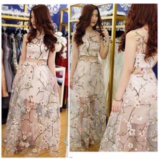 Dress คอกลมแขนกุด