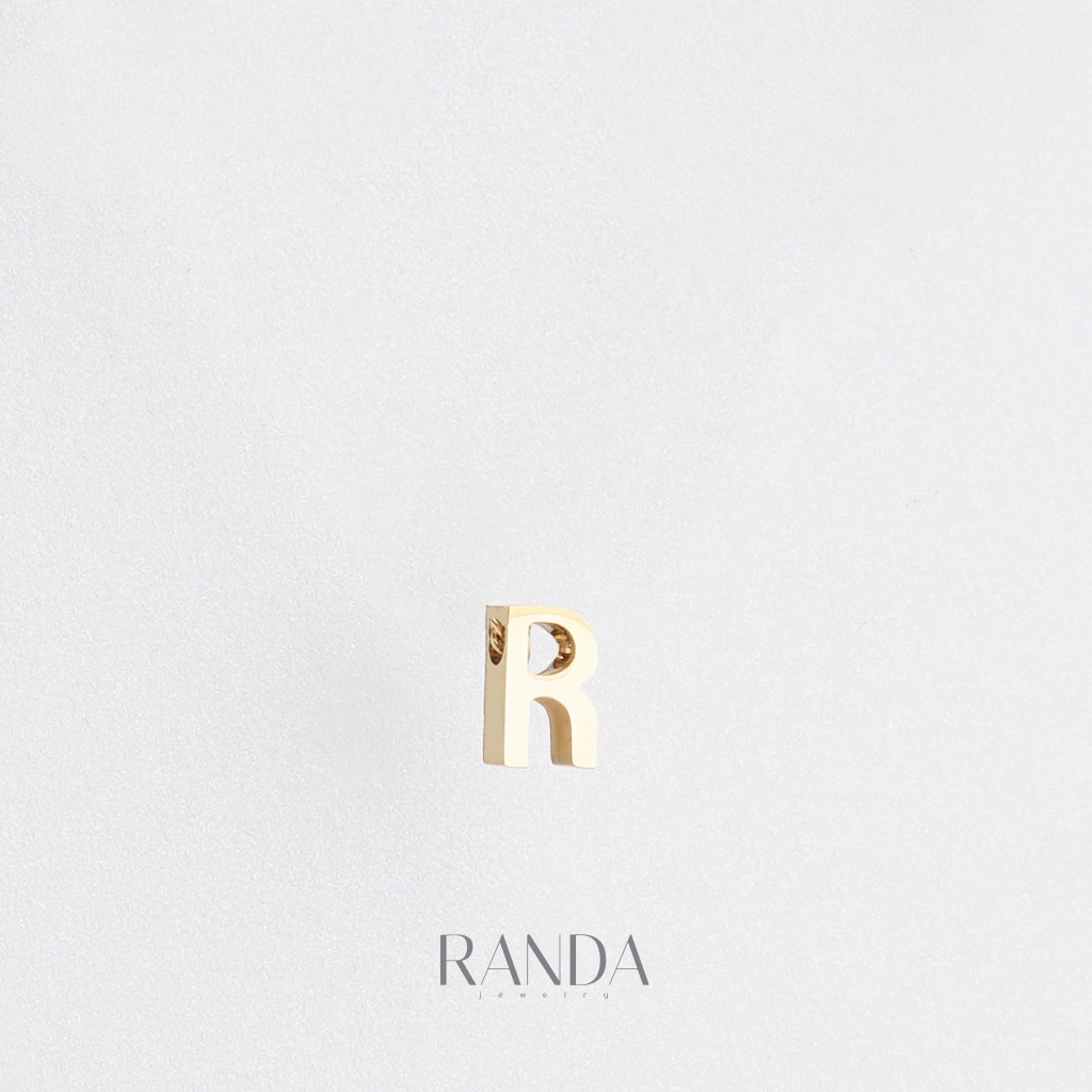 ภาพหน้าปกสินค้าRanda เพิ่มจี้อักษรพิมใหญ่สีทองจากสร้อยตัวอักษรตัวละ 50 บาท จากร้าน randajewelry บน Shopee