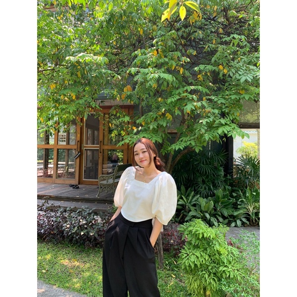Charlotte irony | Square neck puff sleeve