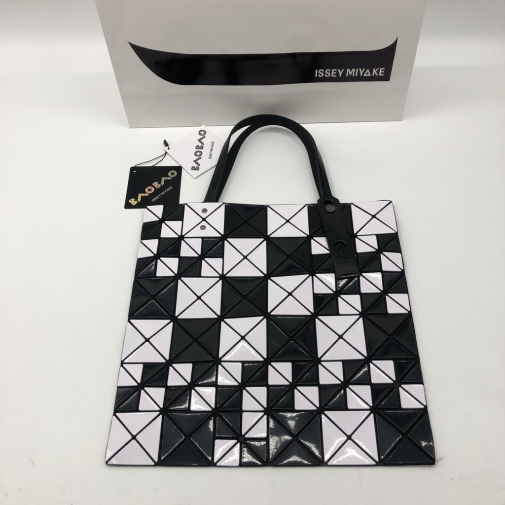 issey-miyake-baobao-hand-bag-tote-bag-กระเป๋าถือ-6x6-ข้อกำหนด