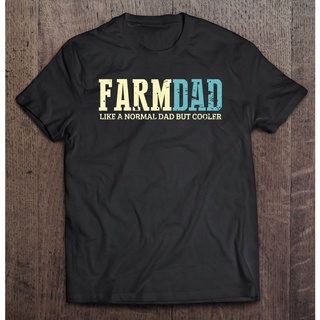 [S-5XL] GILDAN 【Preferred Boutique】เสื้อยืดผ้าฝ้าย 100% พิมพ์ลายอนิเมะ Farm Dad Like A Normal Dad But Cooler Farmer โอเว
