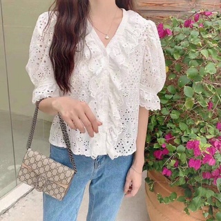 white lace top(ระบายหน้า) เสื้อลูกไม้สีขาวสวยน่ารัก ขาวละมุน ดีเทลลูกไม้ไล่เลเยอร์ด้านหน้า แต่งปลายแขนฉลุ