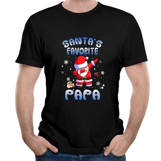 [S-5XL] เสื้อยืดคอกลม ผ้าฝ้ายแท้ 100% พิมพ์ลาย Coming Santas Favorite Papa สําหรับผู้ชาย ผู้ใหญ่