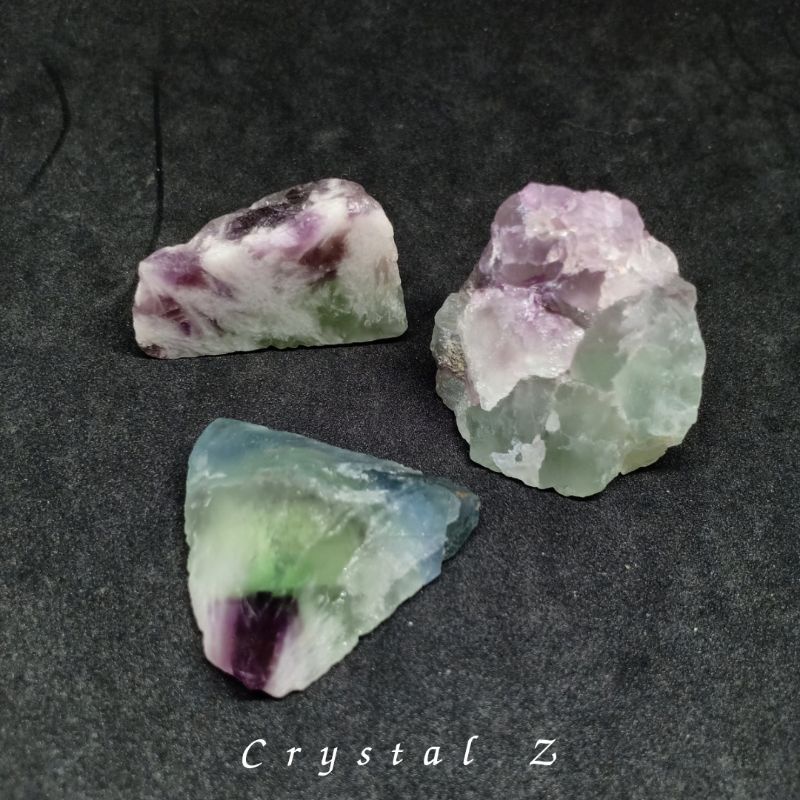 ฟลูออไรต์-fluorite-หินดิบ-สีเขียว-ม่วง-ส่องแสง-ใส