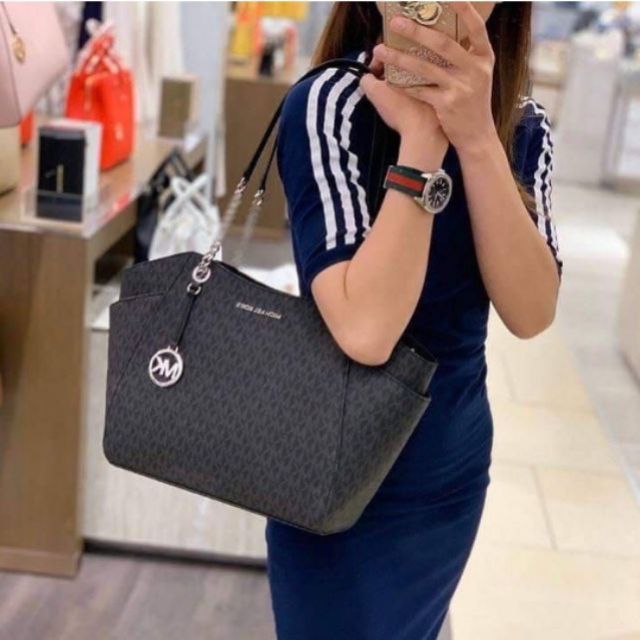 🎀 (สด-ผ่อน) กระเป๋า Mk สีดำ Michael Kors Monogram 35F8GTVE7B Jet Set  Travel Large Chain Shoulder Tote Brown MK | Shopee Thailand