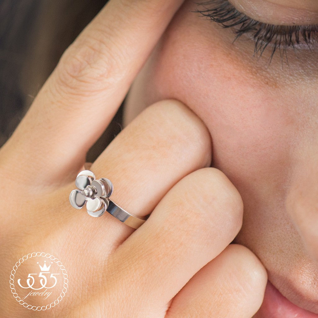 555jewelry-แหวนแฟชั่นสแตนเลส-รูปดอกไม้-ดีไซน์คลาสสิค-สวยหวาน-รุ่น-555-r056-แหวนผู้หญิง-แหวนสวยๆ-hvn-r13