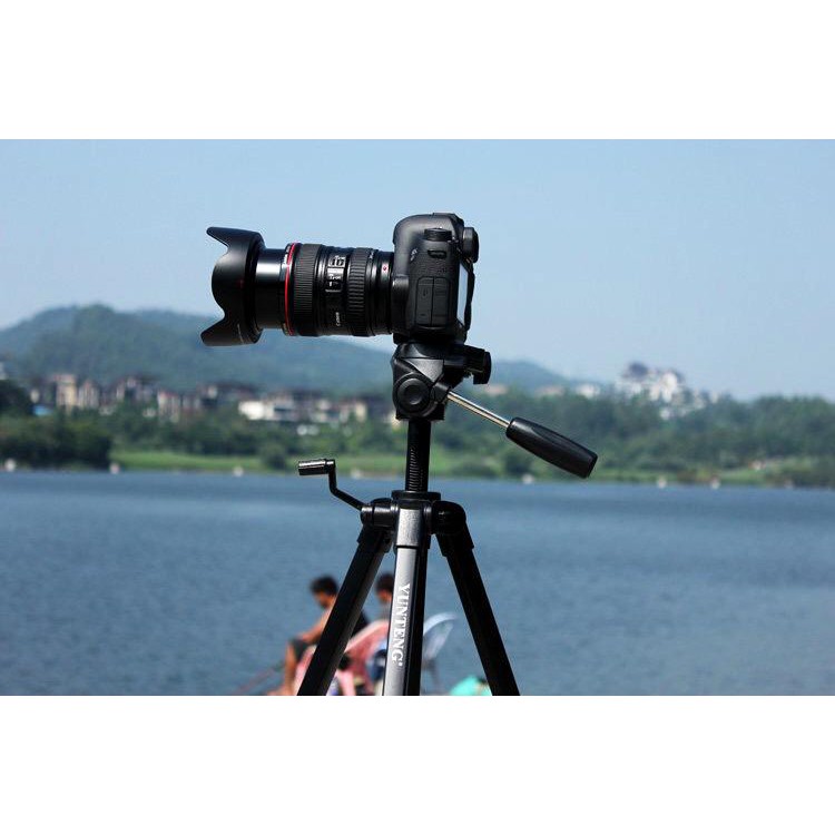 yunteng-ขาตั้งกล้อง-รุ่น-yunteng-vct-680-สีดำ-แถมตัวหนีบมีอถือยึดได้สูงสุด105mm-ส่วนสูง-145ซม