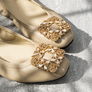 ภาพขนาดย่อของภาพหน้าปกสินค้าSweet Palettes รองเท้าหนังแกะ POESY French Taupe Gold Buckle จากร้าน sweetpalettes บน Shopee
