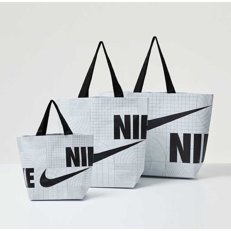 พร้อมส่ง-กระเป๋า-nike-reusable-shopping-bag-จาก-shop-เกาหลี-ของแท้ค่ะ