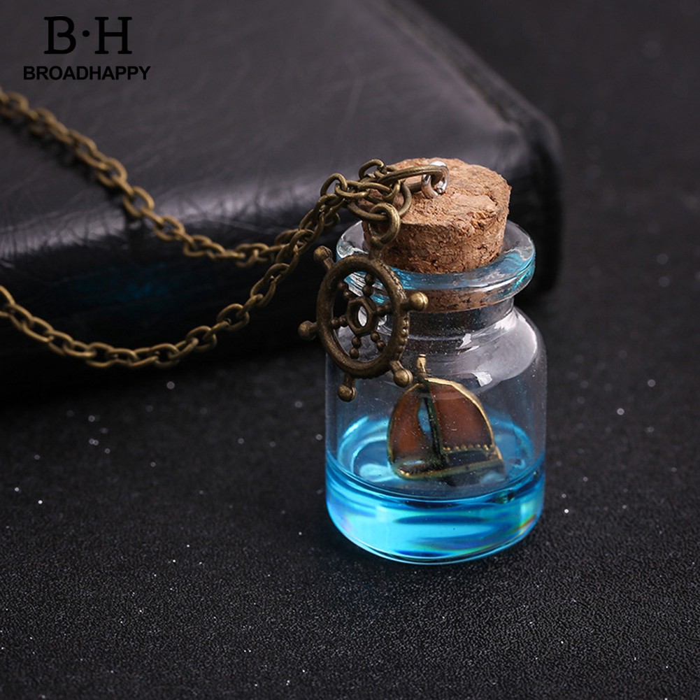 ขวดแก้วเรือใบเรืองแสง-ecklace