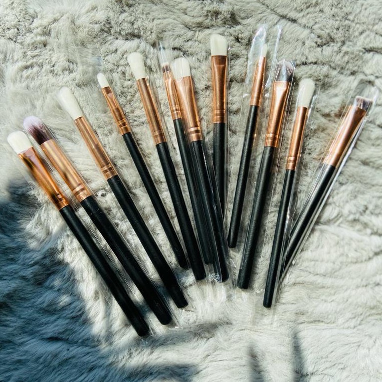 stroke-of-beauty-set-of-12-makeup-brushes-แปรงแต่งตา