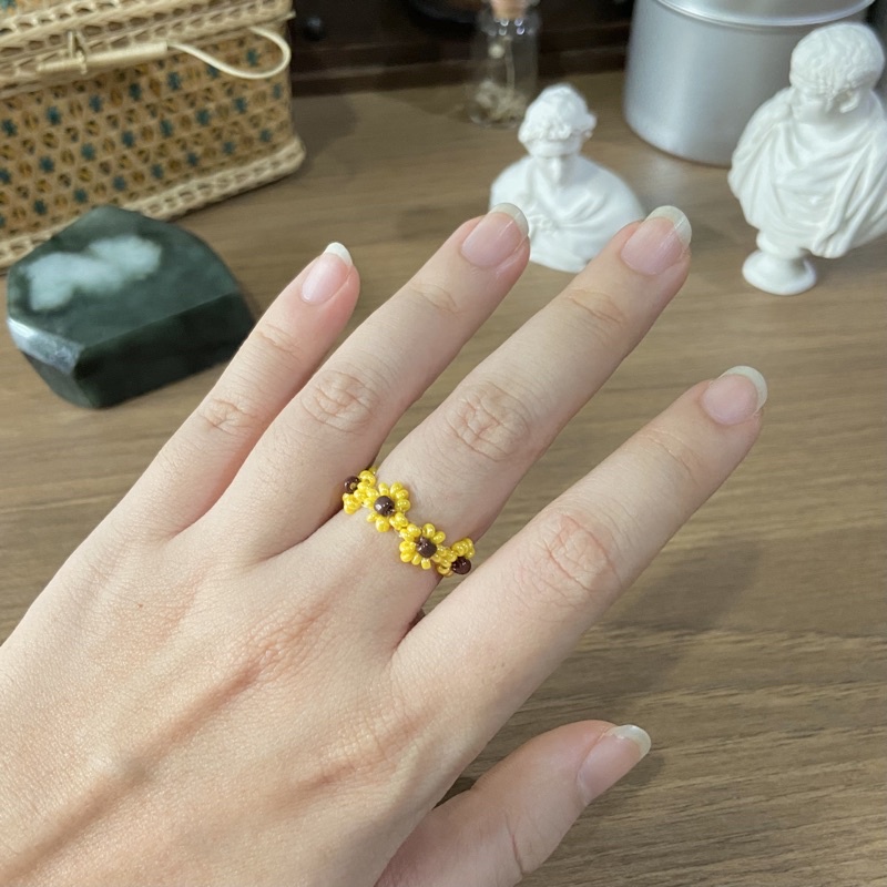 แหวนลูกปัด-ดอกทานตะวัน-สีเหลือง-แหวนดอกไม้-น่ารักมากๆ-cute-yellow-sunflower-bead-rings