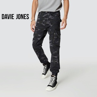 DAVIE JONES กางเกงจ็อกเกอร์ เอวกระดุม ขาจั๊ม ลายพราง สีเทา Camo Joggers in grey GP0025GY