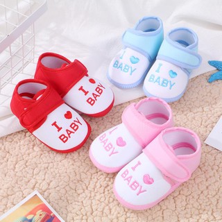 ภาพหน้าปกสินค้ารองเท้า ผ้าฝ้าย ลาย I love baby สีน่ารัก สำหรับเด็กหัดเดิน ซึ่งคุณอาจชอบสินค้านี้