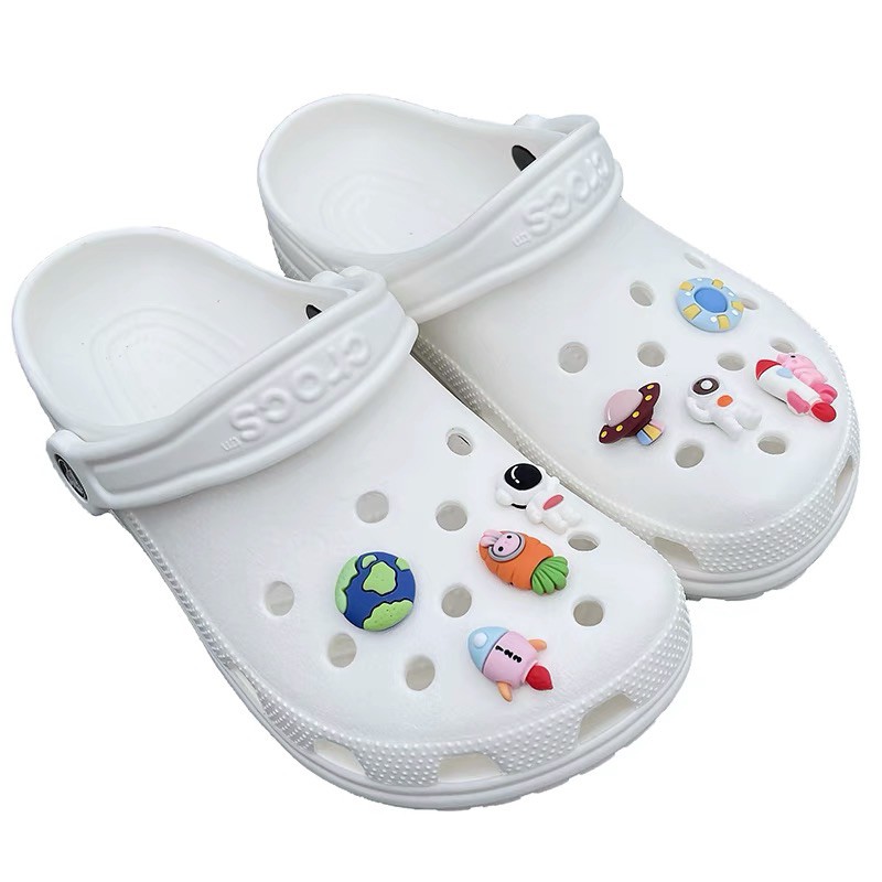 ภาพหน้าปกสินค้าอุปกรณ์ตกแต่งรองเท้า Crocs - Space Theme Series 1 ชิ้น จากร้าน ballbabyfashion.th บน Shopee