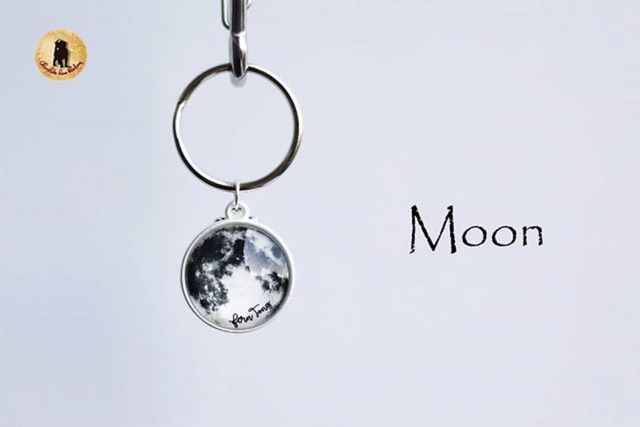 พวงกุญแจ-moon-สลักชื่อตามสั่ง