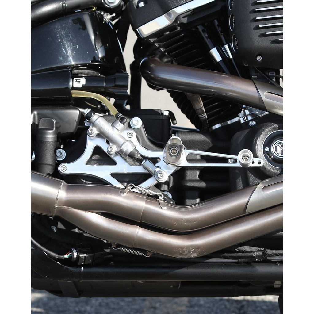 vance-amp-hines-stainless-2-into-1-upsweep-exhaust-for-harley-softail-2018-2020-made-in-usa