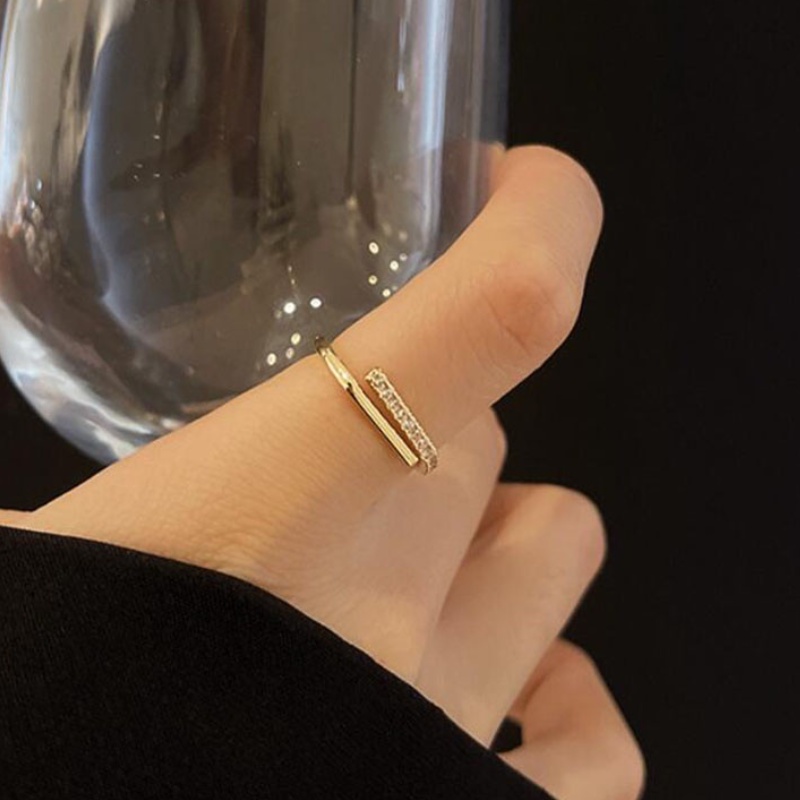 ภาพหน้าปกสินค้าแหวนเพชรคริสตัลไทเทเนียมเหล็กทองแฟชั่นผู้หญิงแหวนปรับขนาดได้