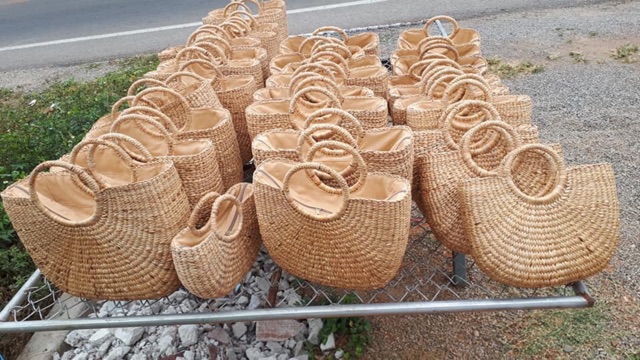 natural-woven-hand-bags-กระเป๋าสาน-กระเป๋าผักตบชวา-beach-bags-กระเป๋าเดินชายหาด-hand-woven-summer