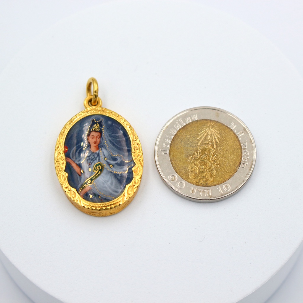 พระเลี่ยมทองแท้-หลุดจำนำ-ล๊อกเก๊ตเจ้าแม่กวนอิม-ทองแท้-18k-หลังปิดแกะสลักลาย