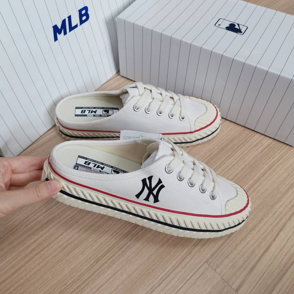 ภาพหน้าปกสินค้า(พร้อมส่ง)รองเท้า MLB playball origin mule สีขาว สีดำ รุ่นใหม่ค่ะ จากร้าน friendjapan บน Shopee