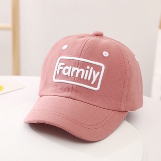 ภาพขนาดย่อของภาพหน้าปกสินค้าพร้อมส่งใน 1 วันหมวกเด็กปัก Family สำหรับเด็ก 1-5 ขวบ มี 5 สี จากร้าน cap_fashion01 บน Shopee ภาพที่ 1
