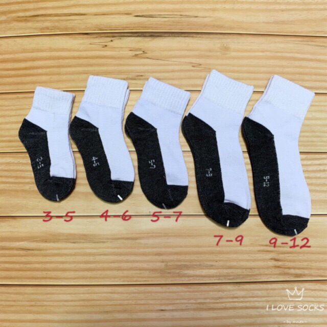 ภาพหน้าปกสินค้าถุงเท้านักเรียน เนื้อผ้าจึงใส่สบาย คู่ 9บาท จากร้าน socks0005 บน Shopee