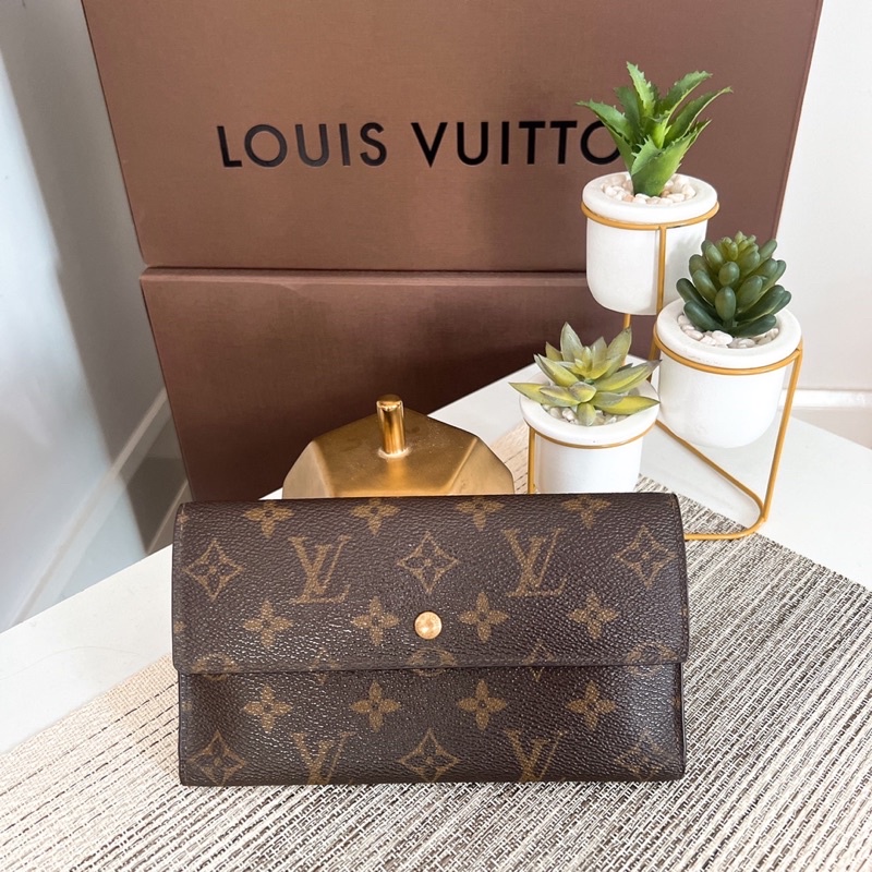 lv-สามพับ-มือสองของแท้-ค่ะ-รบกวนทั่กแชทก่อนสั่งค่ะ