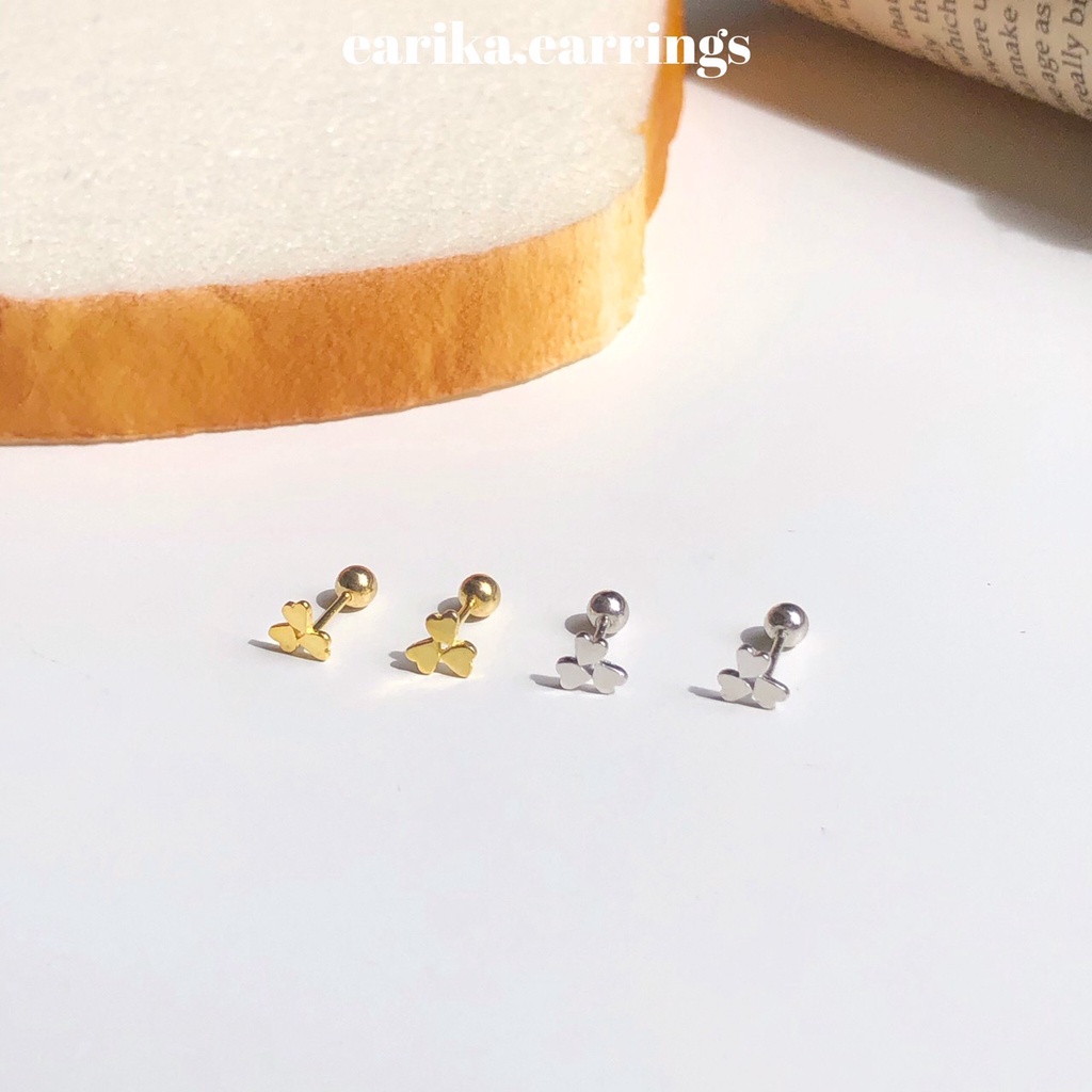 ภาพหน้าปกสินค้าearika.earrings - clover heart piercing จิวหูเงินแท้หัวใจโคลเวอร์ (มีให้เลือกสองสี) (ราคาต่อชิ้น) เหมาะสำหรับคนแพ้ง่าย
