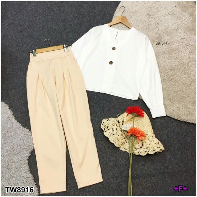 ชุดเซท-เสื้อคอวี-สีขาว-กางเกงขายาว-เอวสูง-ทรงขากระบอก-เสื้อผ้าแฟชั่น-8916