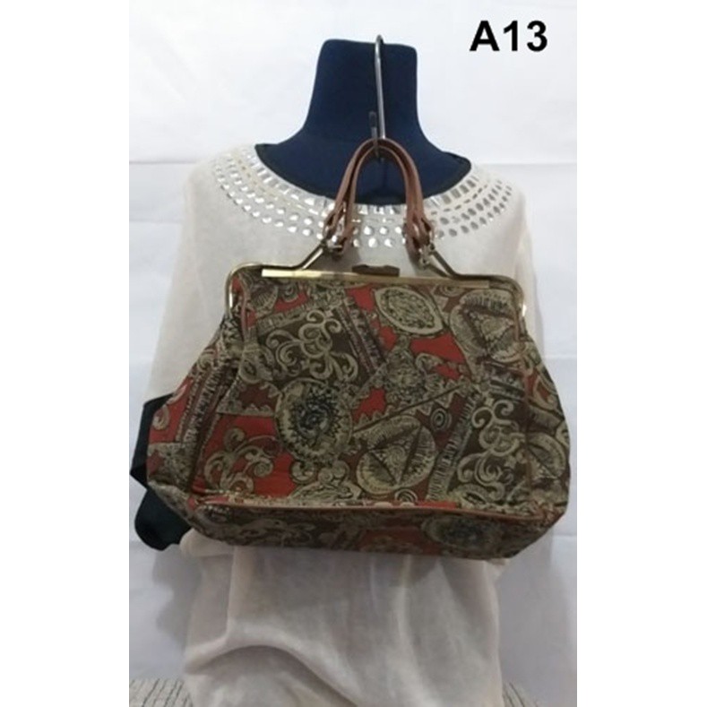 กระเป๋ามือสองราคาถูกราคาเริ่มต้น-20-99-บาท-กระเป๋าหนังและผ้าหลายแบบให้เลือกทั้งแบบสะพายข้าง-กระเป๋าถือ-กระเป๋าสตางค์-เป้